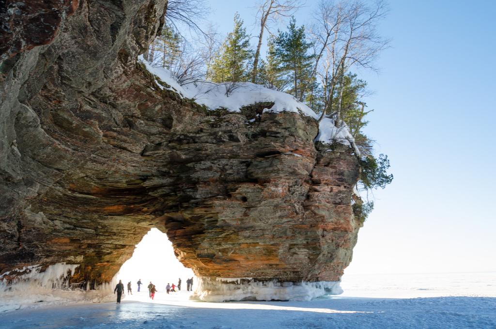 Landscape view of an arch at the Apostle Islands National Lakeshore on Lake Superior | Northern Wisconsin
